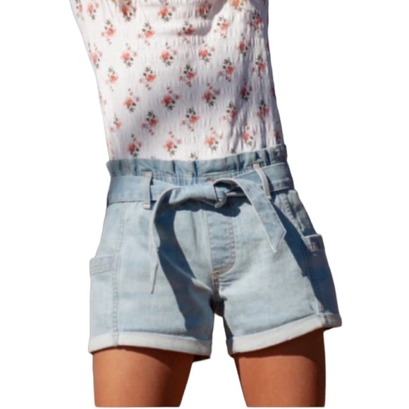 NWOT ABERCROMBIE KIDS High-Rise Paper Bag Waist Light Denim Shorts Size 11/12 - Picture 1 of 16